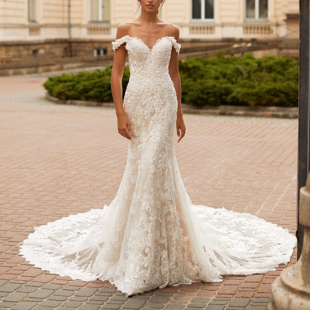 Gorgeous Val Stefani Monaco wedding dress